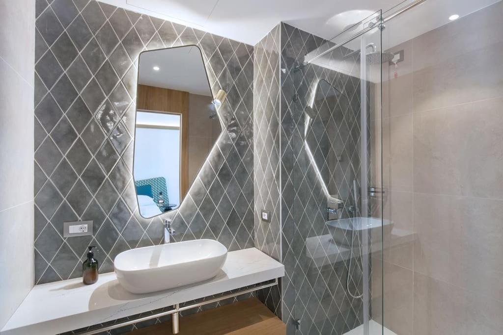 Villa Divina-Apt Armonia-Con Piscina E Vista Lago Castelletto Di Brenzone Luaran gambar