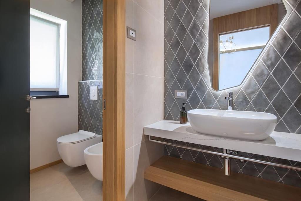 Villa Divina-Apt Armonia-Con Piscina E Vista Lago Castelletto Di Brenzone Luaran gambar