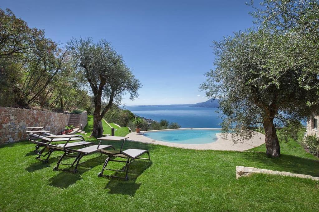 Villa Divina-Apt Armonia-Con Piscina E Vista Lago Castelletto Di Brenzone Luaran gambar