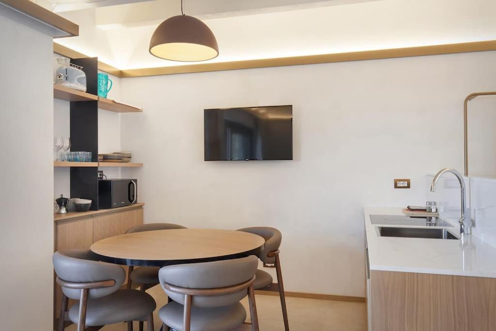 Villa Divina-Apt Armonia-Con Piscina E Vista Lago Castelletto Di Brenzone Luaran gambar