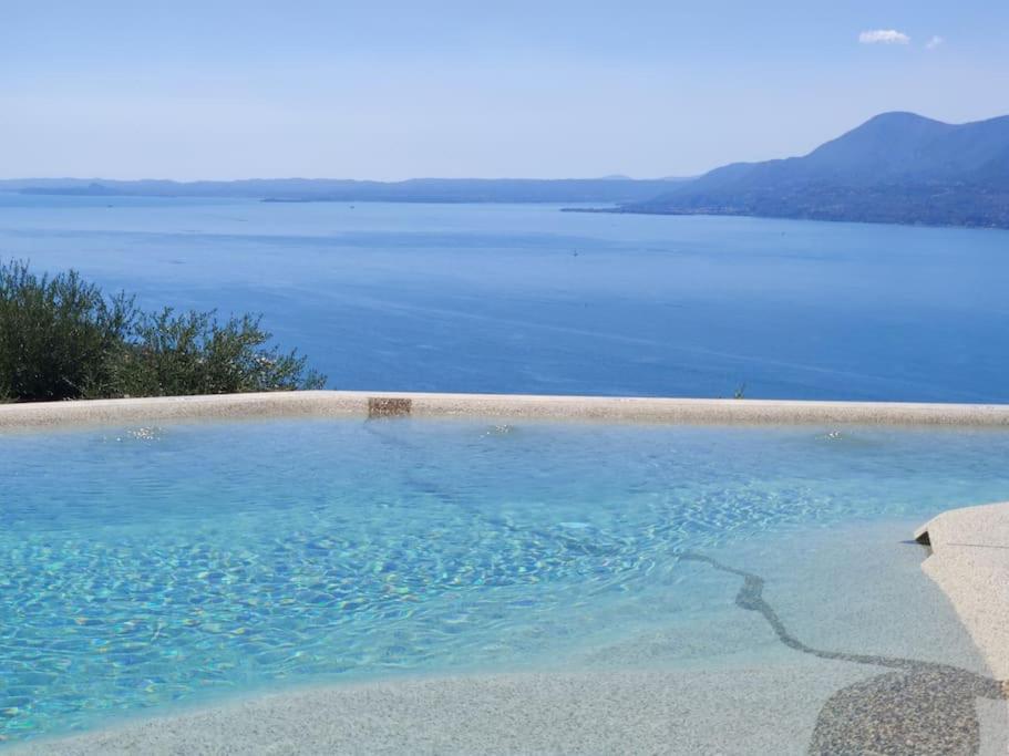 Villa Divina-Apt Armonia-Con Piscina E Vista Lago Castelletto Di Brenzone Luaran gambar