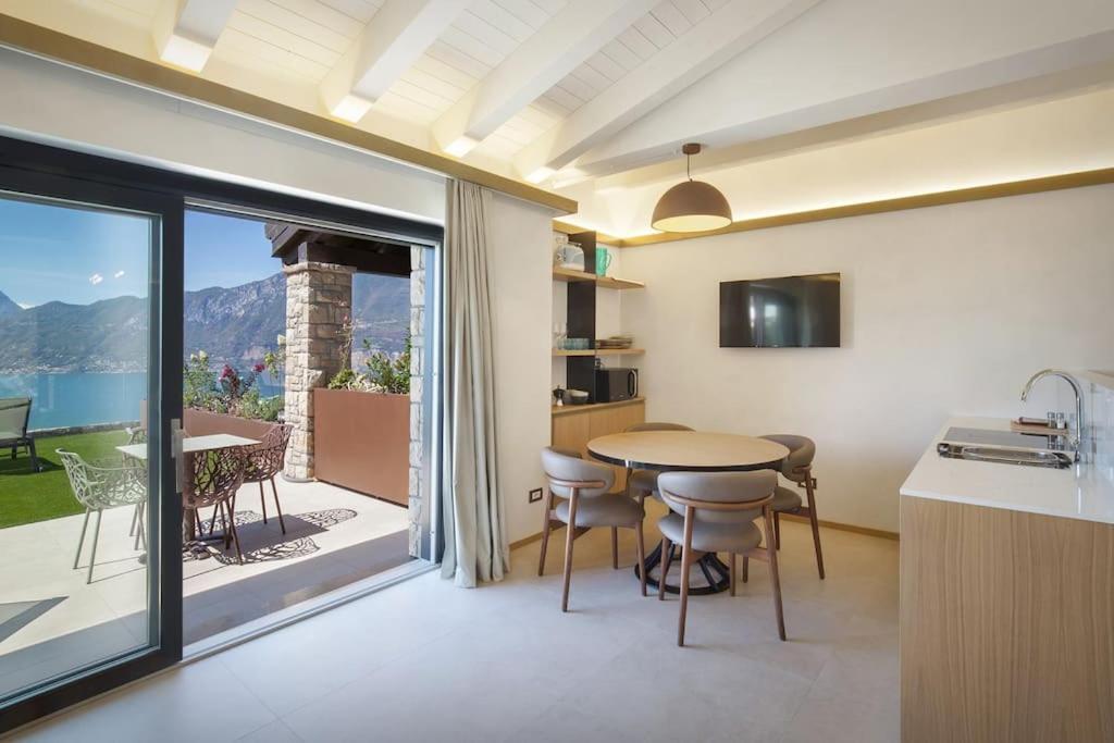 Villa Divina-Apt Armonia-Con Piscina E Vista Lago Castelletto Di Brenzone Luaran gambar