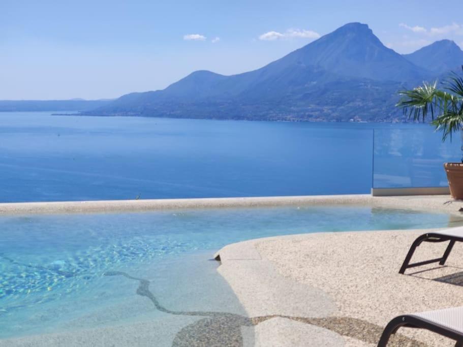 Villa Divina-Apt Armonia-Con Piscina E Vista Lago Castelletto Di Brenzone Luaran gambar